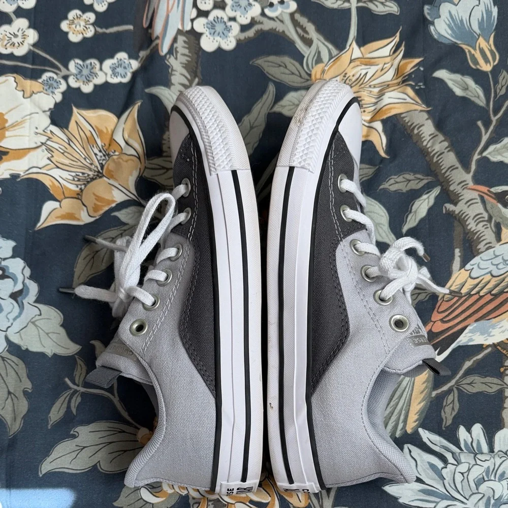 Converse women's Grey and Silver Sneakers size 7.5 - Picture 8 of 10